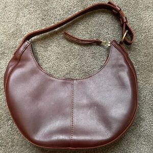 Like new, premium Portland Leather Classic Nora with hide stamp
